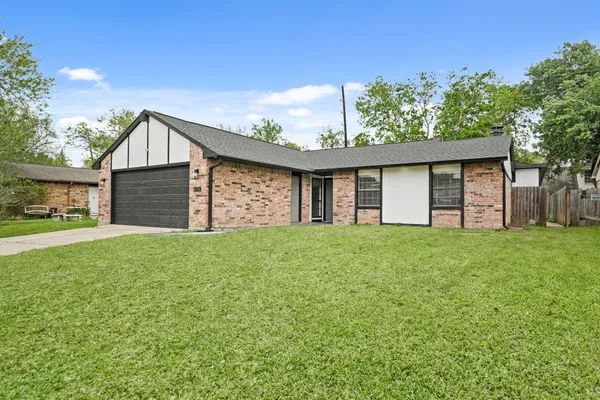 $2,400 | 6711 Pickett Drive, Richmond, TX 77469