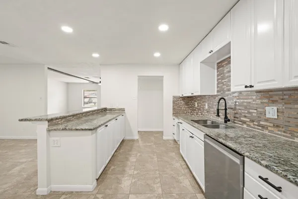 $2,400 | 6711 Pickett Drive, Richmond, TX 77469