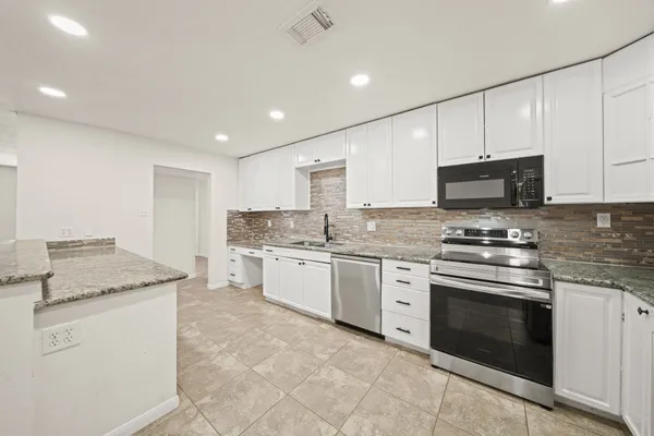 $2,400 | 6711 Pickett Drive, Richmond, TX 77469
