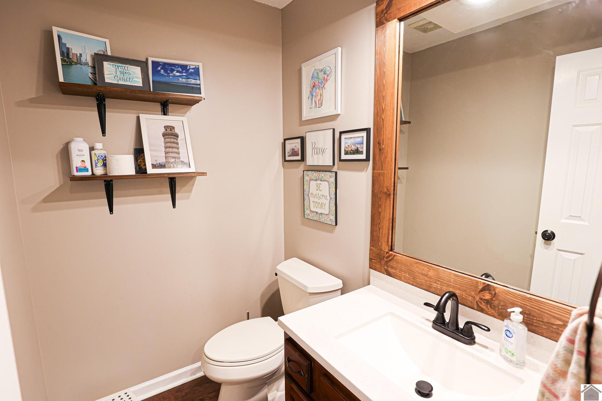 3765 Clinton Road Paducah, KY 42001 - Photo 22 of 34 Half Bathroom