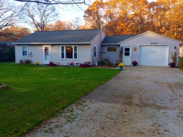 4282 White Road Muskegon, MI 49442 - Photo 1 of 19 Front of home and Garage