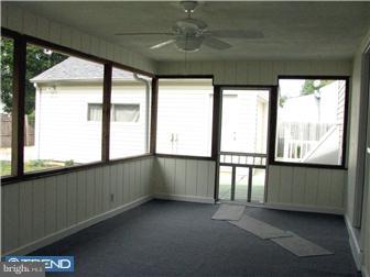 27 Matthews Road Newark, DE 19713 - Photo 11 of 12 Sun Room