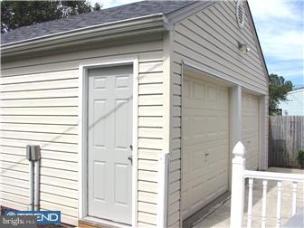 27 Matthews Road Newark, DE 19713 - Photo 3 of 12 Garage