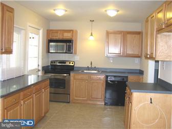 27 Matthews Road Newark, DE 19713 - Photo 4 of 12 Kitchen