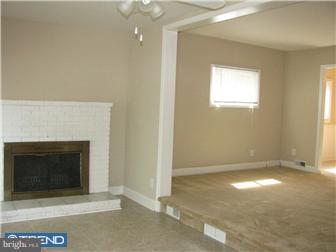 27 Matthews Road Newark, DE 19713 - Photo 6 of 12 Living Room