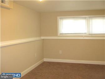 27 Matthews Road Newark, DE 19713 - Photo 8 of 12 Family Room