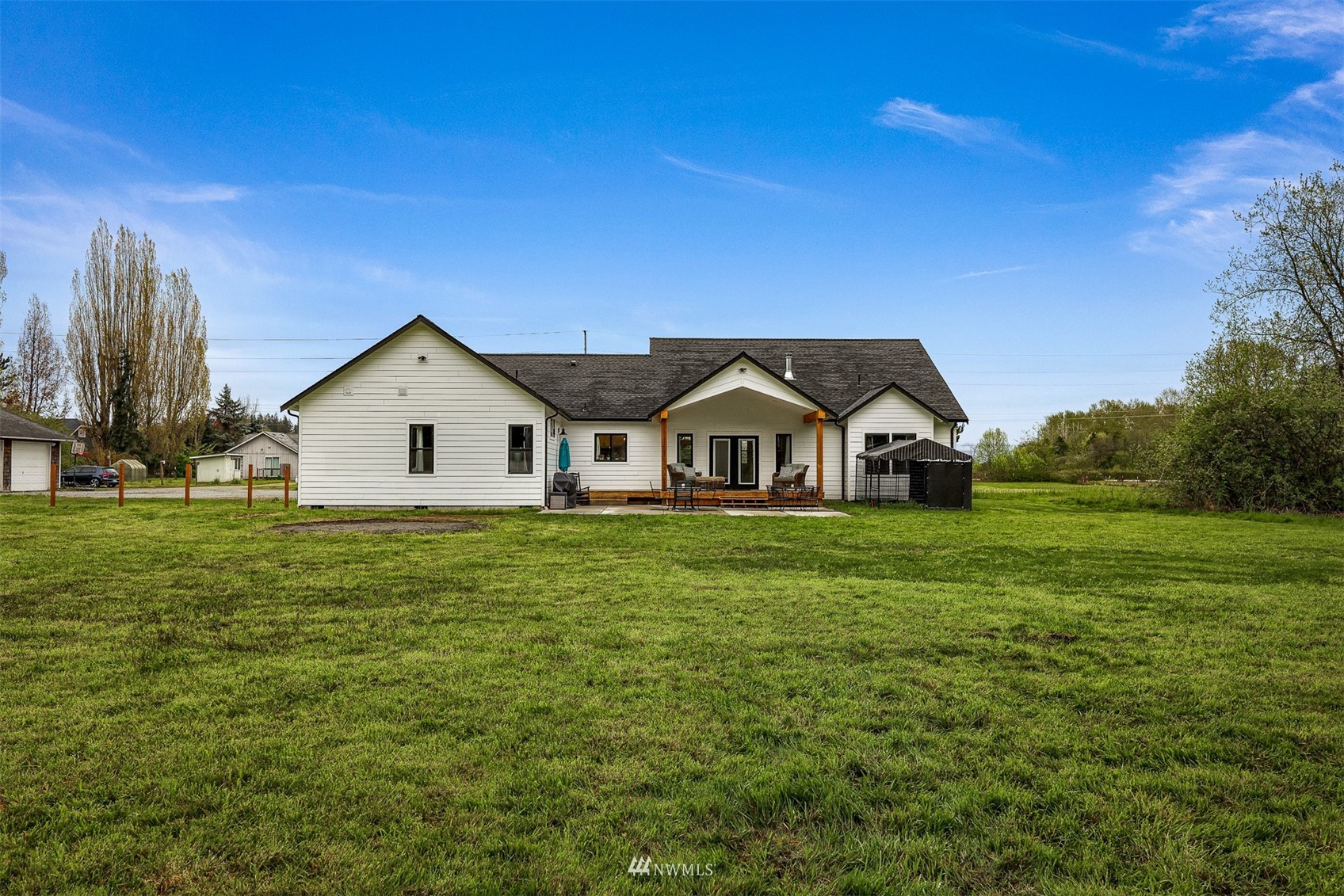 11364 Farm To Market Road Mount Vernon, WA 98273 - Photo 3 of 39 Gallery Image 3