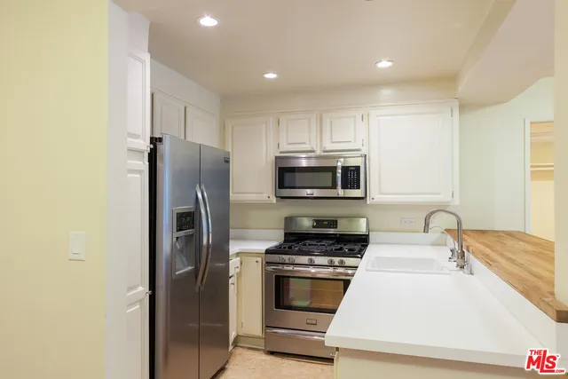 $599,000 | 950 North Kings Road, Unit 204, West Hollywood, CA 90069