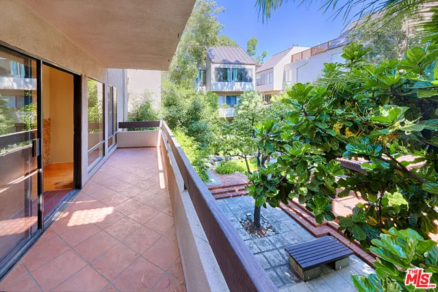 $599,000 | 950 North Kings Road, Unit 204, West Hollywood, CA 90069