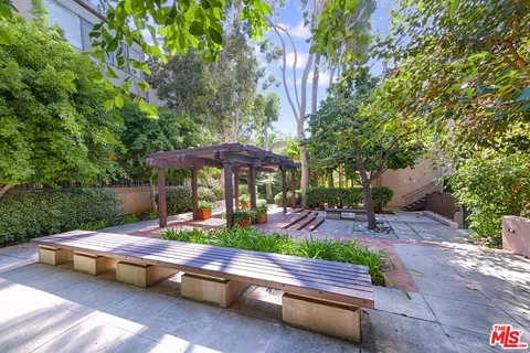 $599,000 | 950 North Kings Road, Unit 204, West Hollywood, CA 90069