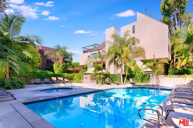 $599,000 | 950 North Kings Road, Unit 204, West Hollywood, CA 90069