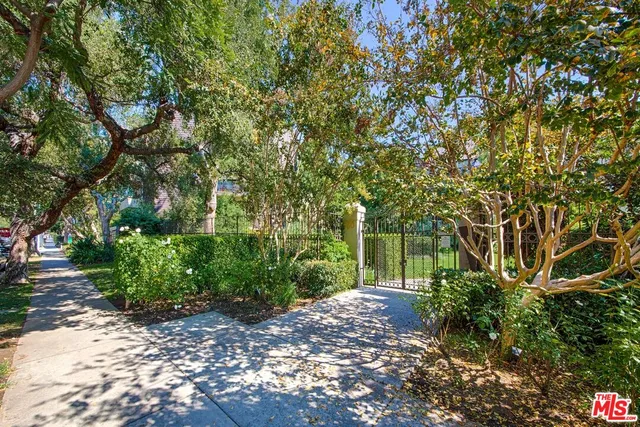 $599,000 | 950 North Kings Road, Unit 204, West Hollywood, CA 90069