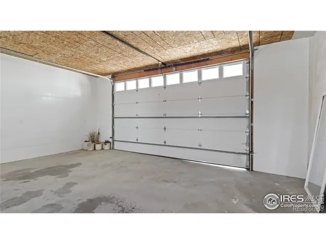 a black and white photo of a room