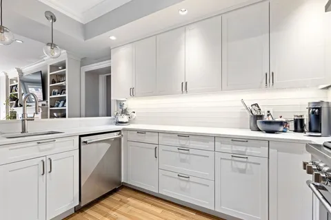 $3,350,000 | 157 Newbury Street, Unit 3, Boston, MA 02116