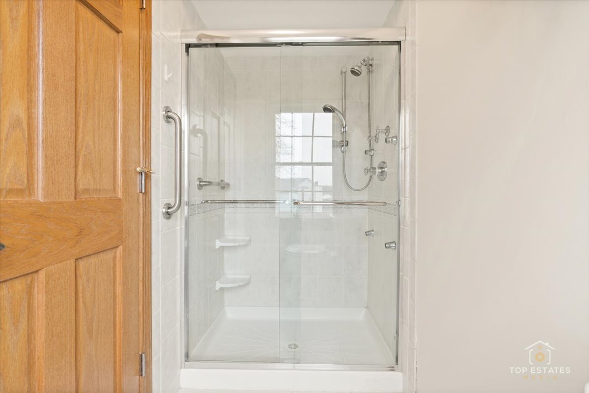 1541 Coventry Road Schaumburg, IL 60169 - Photo 18 of 30