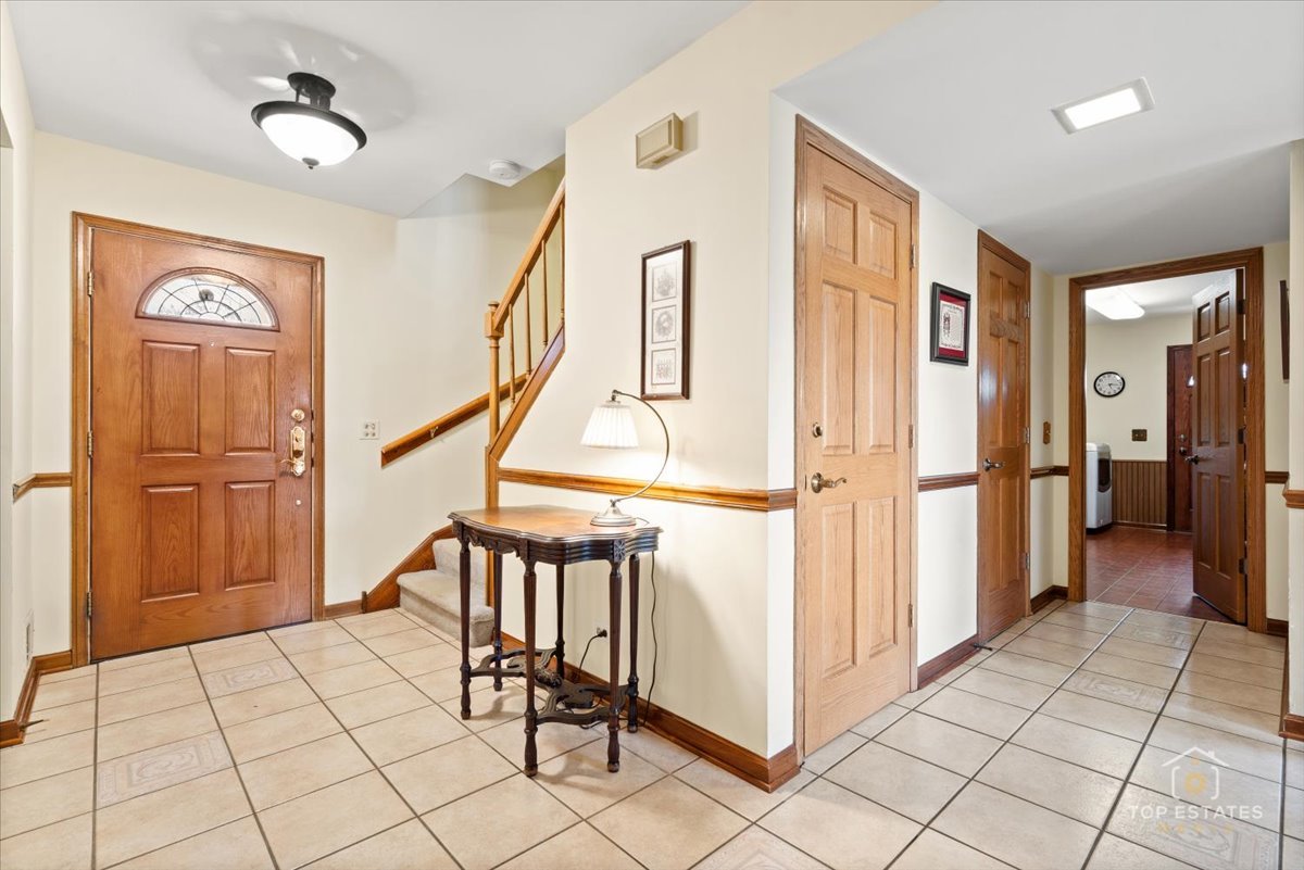 1541 Coventry Road Schaumburg, IL 60169 - Photo 3 of 30