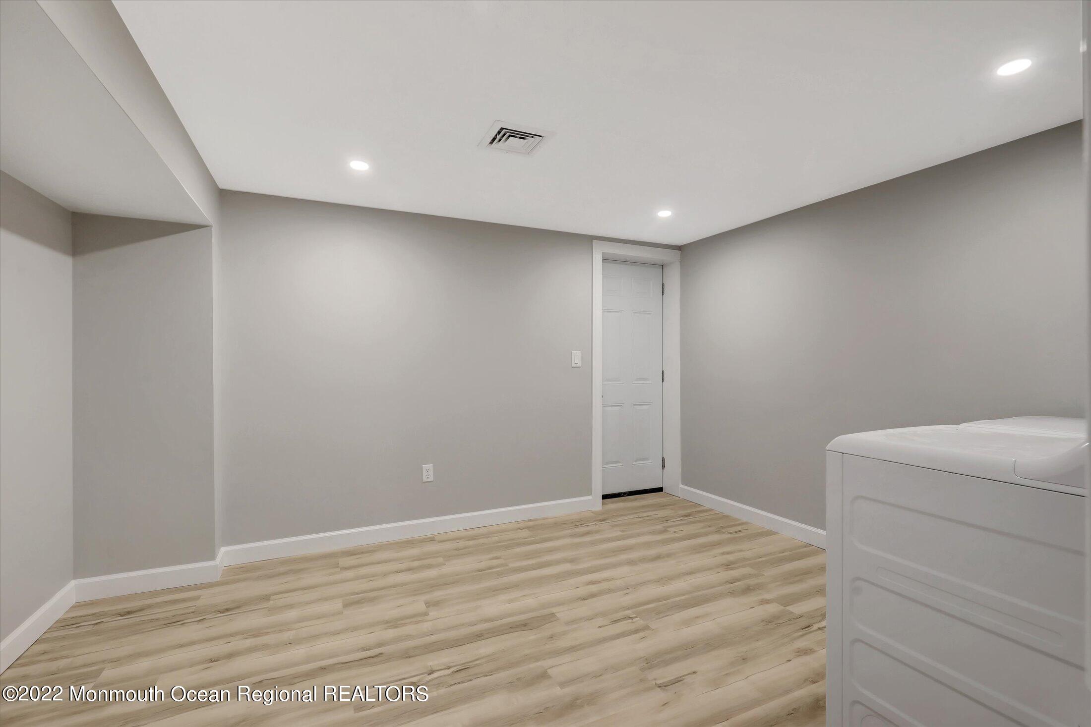 140 Irwin Place Middletown, NJ 07748 - Photo 27 of 33 26-Laundry