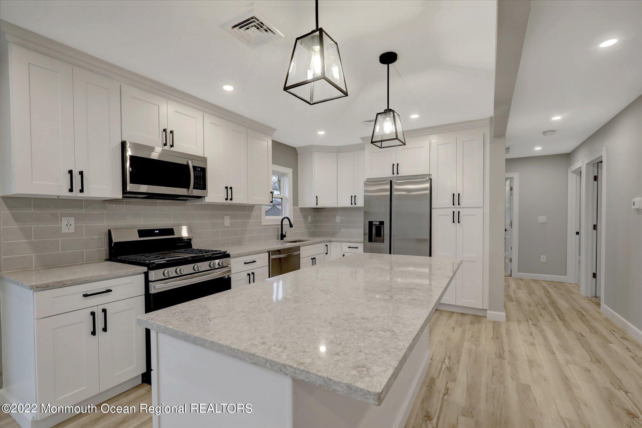 140 Irwin Place Middletown, NJ 07748 - Photo 4 of 33 10-Kitchen