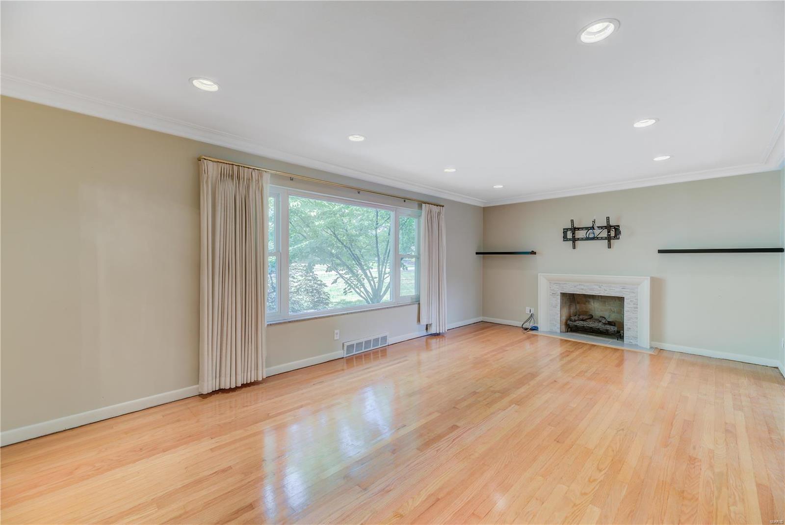 12 Lynnbrook Road St. Louis, MO 63131 - Photo 3 of 21 Gallery Image 3
