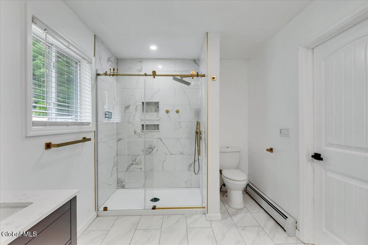 2115 Colgate Place Schenectady, NY 12304 - Photo 17 of 43 Primary Bathroom