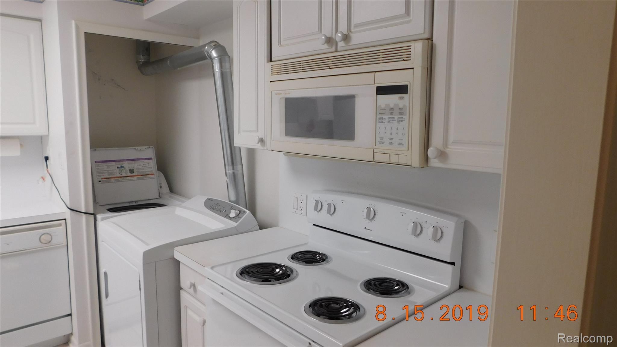 4041 West Maple Road Bloomfield Hills, MI 48301 - Photo 23 of 43 DSCN4587.JPG