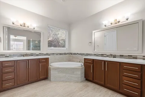 $797,500 | 207 Coopers Crown Lane, Austin, TX 78738