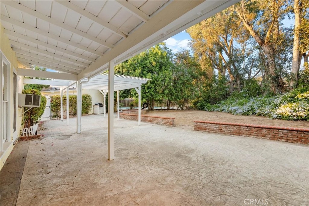 2807 Wyoming Way Riverside, CA 92506 - Photo 9 of 40 a view of a patio with backyard