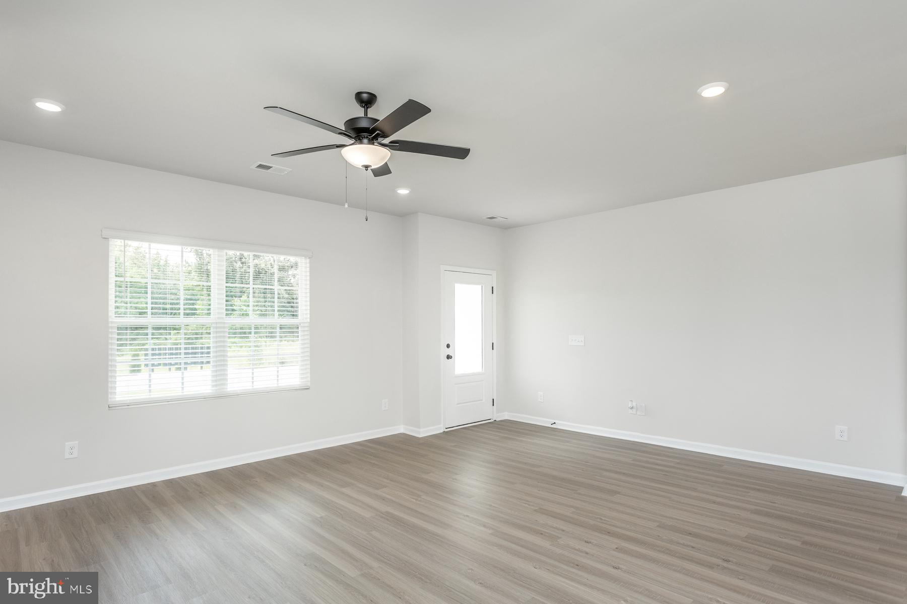 33 Brompton Street Falling Waters, WV 25419 - Photo 2 of 14