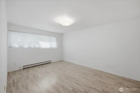 $495,000 | 914 6th Avenue North, Unit 201, Seattle, WA 98109
