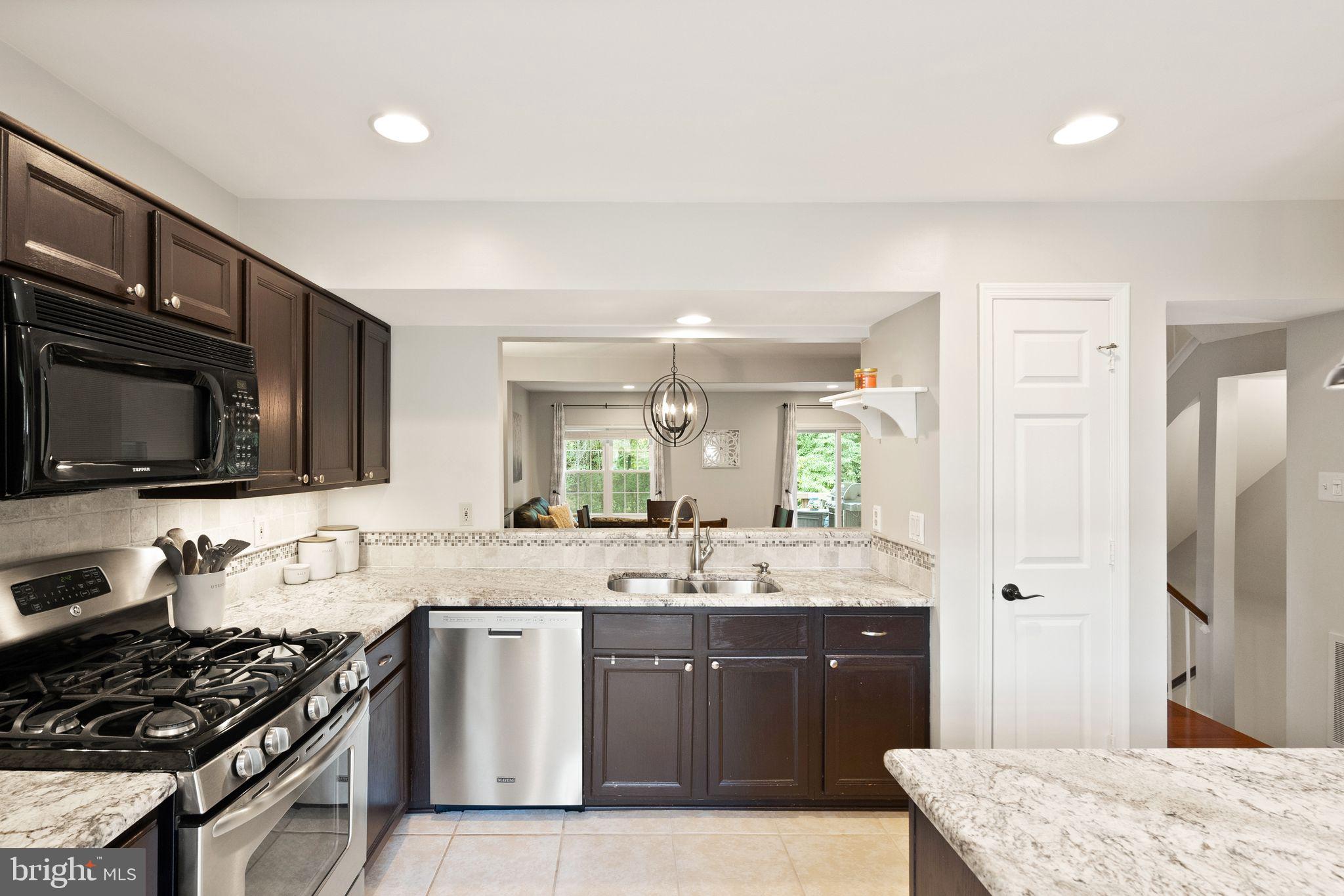 44087 Gala Circle Ashburn, VA 20147 - Photo 5 of 58