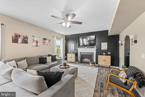 $575,000 | 1909 Alamingo Drive, Quakertown, PA 18951