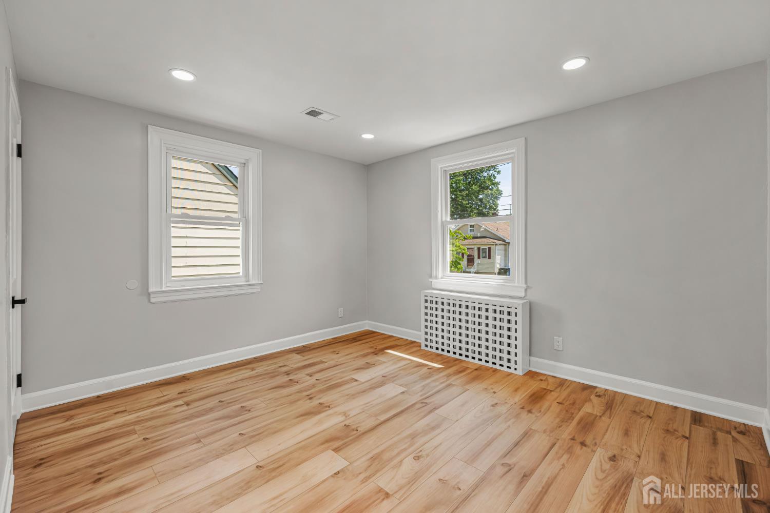 234 Old Road Sewaren, NJ 07077 - Photo 6 of 40