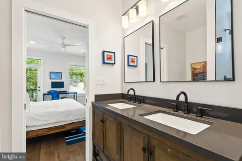 a en suite bathroom with double sink and a mirror
