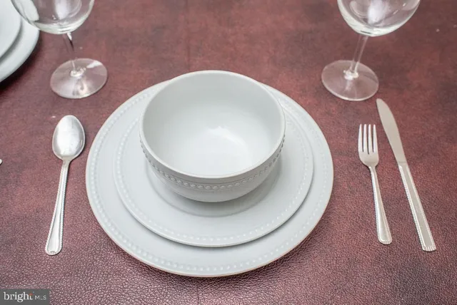 a view of a livingroom with furniture