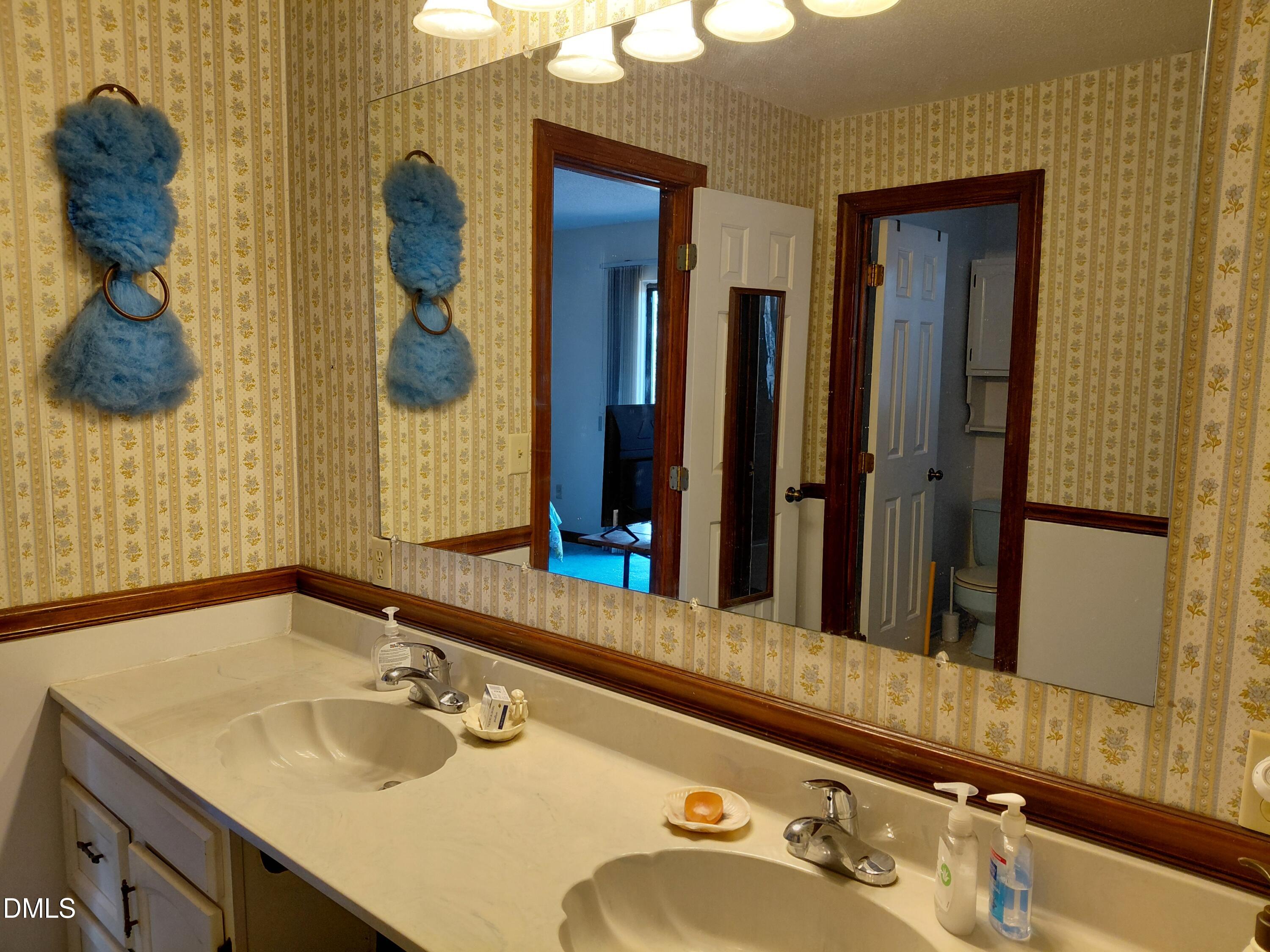 7901 River Ridge Road Wake Forest, NC 27587 - Photo 23 of 34 Upstairs Buddy Bath