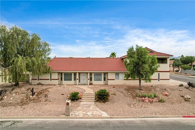$869,000 | 301 East Longacres Drive, Henderson, NV 89015
