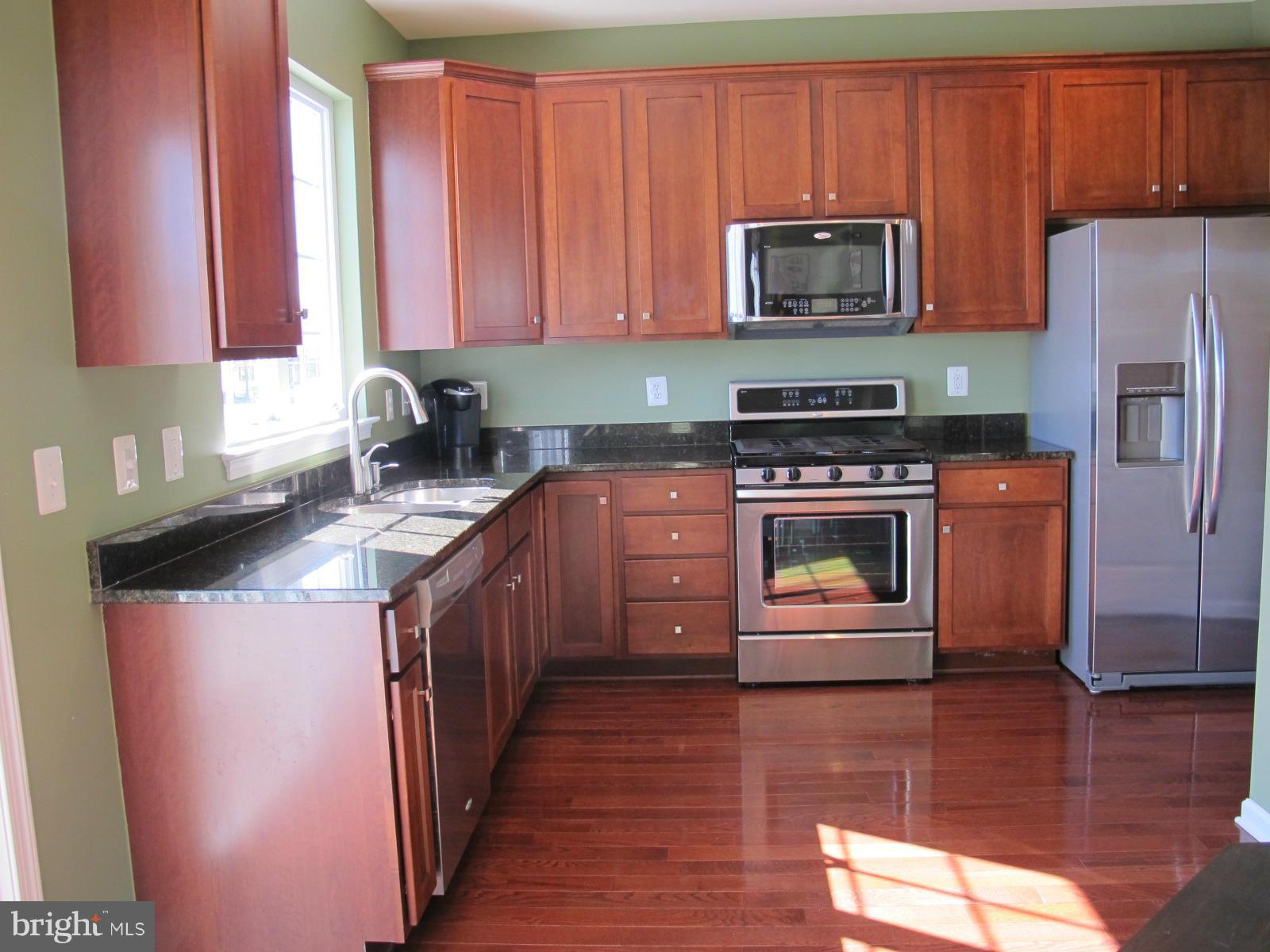 25430 South Riding Boulevard Chantilly, VA 20152 - Photo 2 of 30 Kitchen