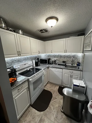 $130,000 | 57 Burgundy Hill Lane, Middletown, CT 06457