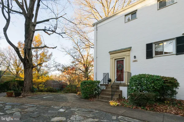 $2,695 | 1629 Fitzgerald Lane, Alexandria, VA 22302