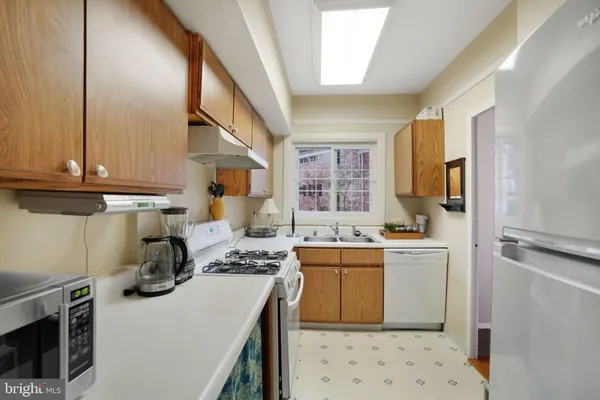 $2,695 | 1629 Fitzgerald Lane, Alexandria, VA 22302