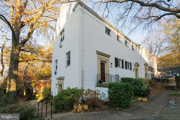 $2,695 | 1629 Fitzgerald Lane, Alexandria, VA 22302
