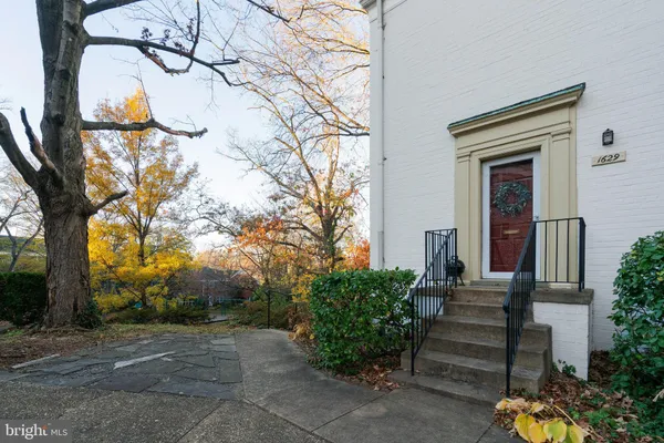 $2,695 | 1629 Fitzgerald Lane, Alexandria, VA 22302