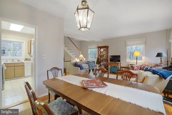 $2,695 | 1629 Fitzgerald Lane, Alexandria, VA 22302