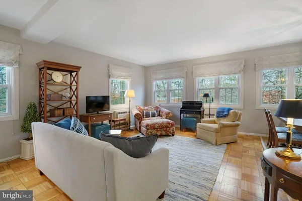 $2,695 | 1629 Fitzgerald Lane, Alexandria, VA 22302