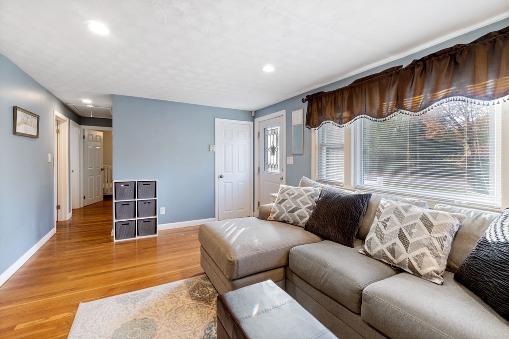 276 Rangeway Road Billerica, MA 01862 - Photo 5 of 23