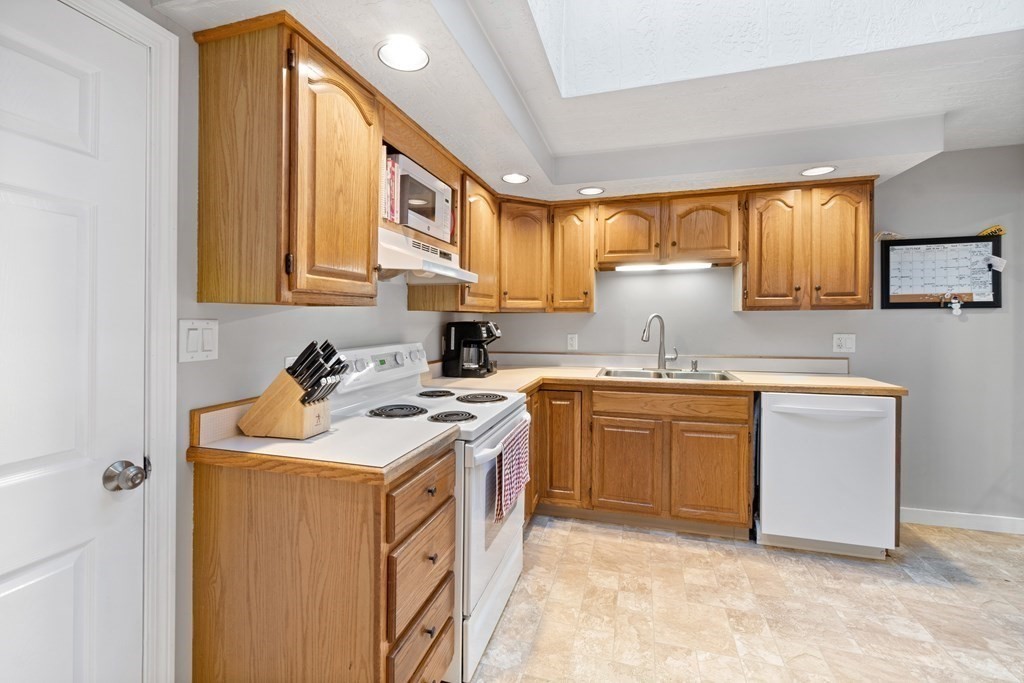 276 Rangeway Road Billerica, MA 01862 - Photo 8 of 23