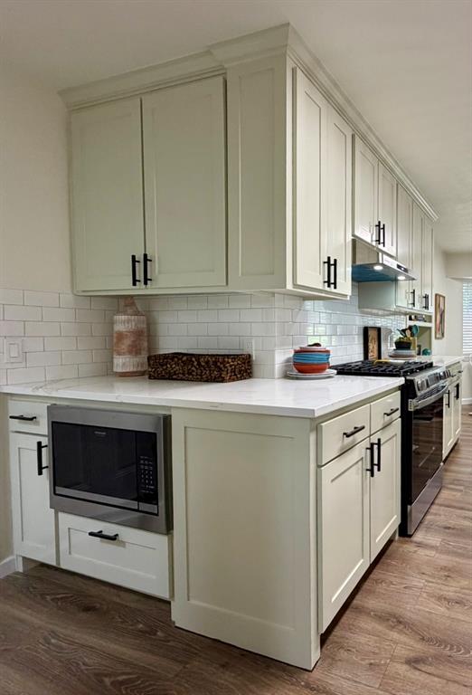 3609 Country Club Road Arlington, TX 76013 - Photo 14 of 40 a kitchen with stainless steel appliances granite countertop a stove a sink and white cabinets