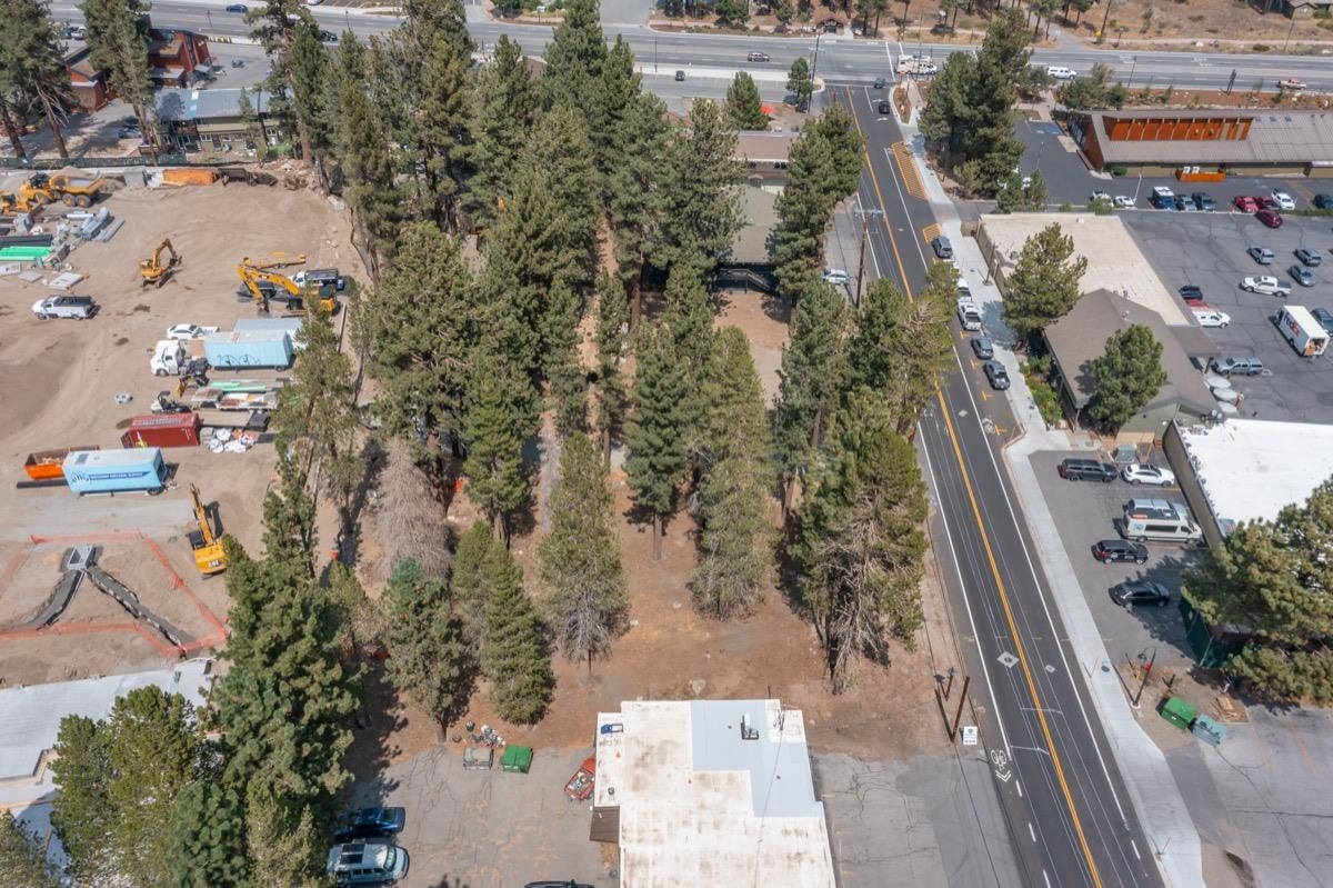 76 Laurel Mountain Road Mammoth Lakes, CA 93546 - Photo 20 of 30 Aerial view of property and surrounding area