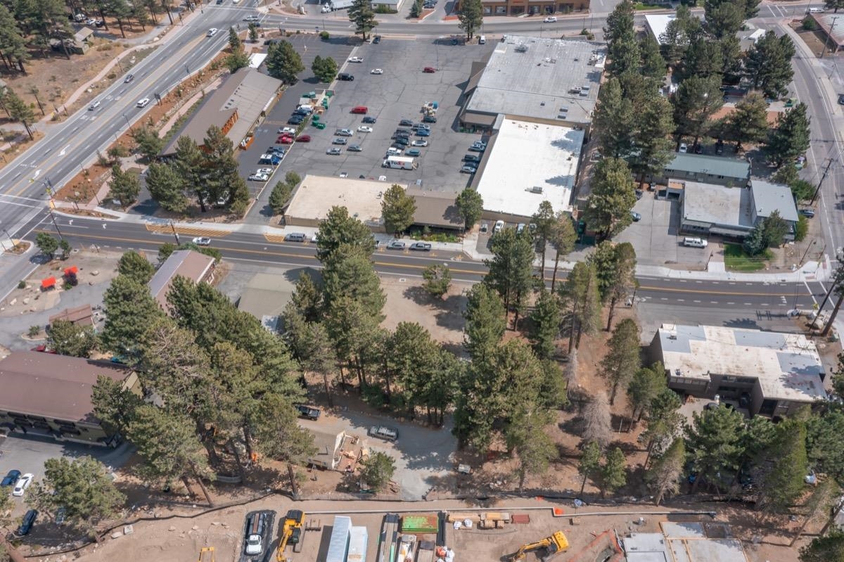 76 Laurel Mountain Road Mammoth Lakes, CA 93546 - Photo 23 of 30 Aerial view of property's location