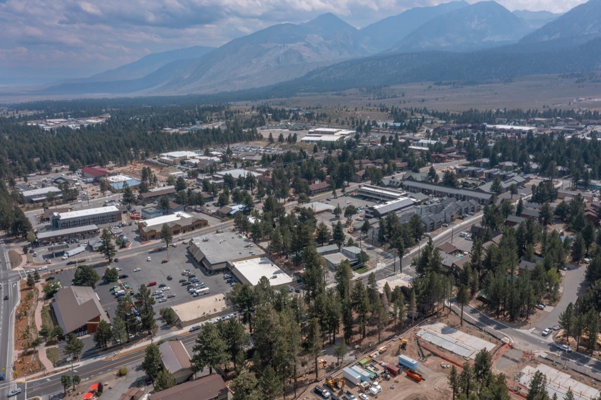 76 Laurel Mountain Road Mammoth Lakes, CA 93546 - Photo 25 of 30 Aerial view of property and surrounding area with mountains